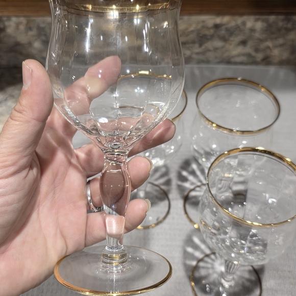 Elegant Gold Rimmed Wine Glass Set - Picture 3 of 7